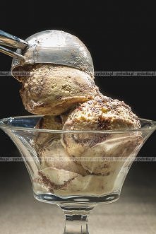 Lody orzechowo waniliowe z syropem klonowym