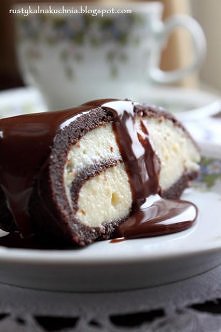 Czekoladowa rolada z kremem...