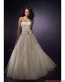 z paskiem z kokardką