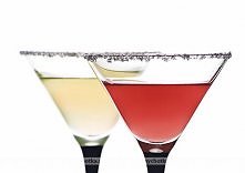 Drink z szampana likieru malinowego i wódki