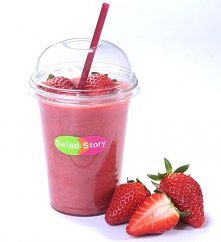 Pyszny na zakończenie dnia :D Ja osobiście piłam malinowy ale przypuszczam że truskaweczka tez pyszna. W salad story za 11,50 zł warto wydac zamiast na żarełko w kfc ;)