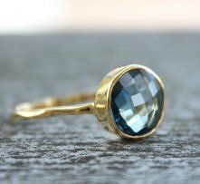 Pierścionek z oczkiem