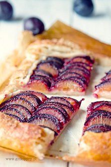 ciasto francuskie ze śliwkami