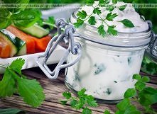 Sos tatarski z korniszonami i grzybkami