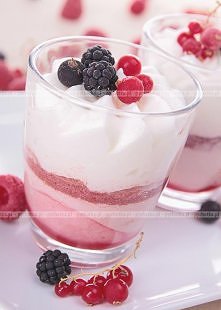 Mus jagodowy i słodki serow...