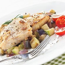 Filet ze szczupaka z cukinią i grzybami