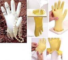 ręka na biżuterię