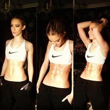 dzień 4 z Mel B zaliczony. a jak u Was?
+ piękne ciałko *.*