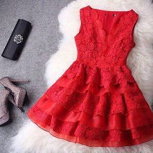 czerwona koronkowa sukienka. Hot or Not?