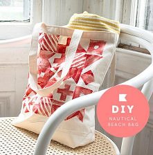 DIY! Lniana torba świetnie nadaje się na plaże, no, może tylko kilka poprawe za pomocą gąbki i gotowe! Obrazek z linkiem.