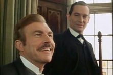 Jeremy Brett i Edward Hardwicke jako Holmes i Watson