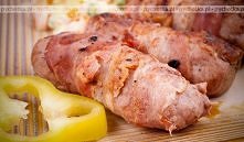 Musztardowe kiełbaski w boczku