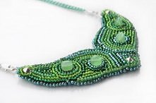 Naszyjnik wykonany metodą haftu koralikowego