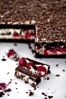 Składniki na ciasto:

5 jaj...