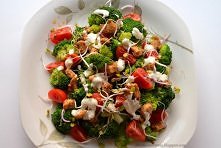 Sałatka brokułowa z kurczak...