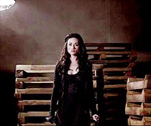 Alison i chińskie sztylety:) gif.