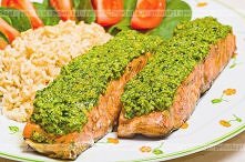 Filet z łososia w zielonym sosie