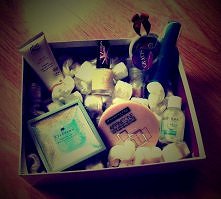 Ktoś się bawił w Shinybox? Też takie pudełeczko chętnie przygarnę ;) moze mi pomozecie: 
shinybox .pl/ ?r ef=2eee72c