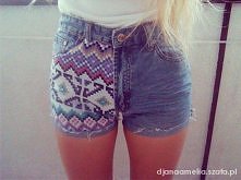 Sprzedam spodenki z azteckim wzorem. Rozmiar 38 :) 
MUST HAVE!