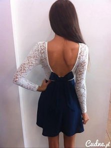 Sukienka z odkrytymi plecam...