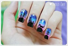 Las nocą na paznokciach