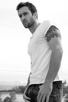 Alex O'Loughlin.