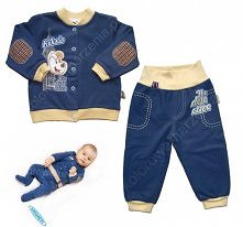 Cudny zestaw niemowlęcy z kolekcji Reksio Detektyw marki Barbaras, wykonany z miękkiego materiału, w kolorze jeansu, ciepły i wygodny. Już dostępny w naszym sklepie!