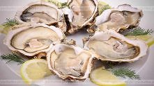 Ostrygi parzone w białym winie