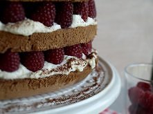 Czekoladowy biszkopt, bita śmietana i świeże maliny *:*
Przepis po kliknięciu na zdjęcie.