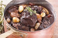Stifado  wołowina duszona z cebulkami