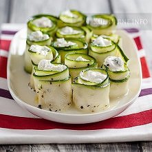 Składniki (12-15 sztuk)

    2 średnie cukinie
    4 łyżki oliwy z oliwek
    kilka posiekanych listków bazylii
    sok z 1/2 cytryny
    250 g sera ricotta
    100 g orzeszków ...