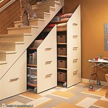 schowek pod schodami