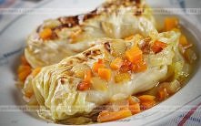 Roladki z łososiem w kapuście