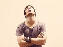 Możecie teraz pogratulować /mi/ głupoty. -_- Miałam dzisiaj po szkole zamówić wszystkie księgi Pamiętników wampirów, ale GENIALNA ja zalała rano telefon -_- I muszę teraz wydać ...