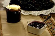 Składniki:

    1 kg ciemnych, drobnych winogron
    750 g cukru żelującego (może być nawet 1 kg lub mniej niż 750g)
    około 200 ml wody
    3 łyżki cynamonu
    1 łyżka piepr...