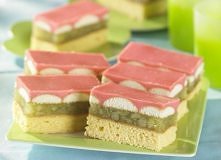 "Pyzia"

Cienki biszkopt jasny:
6 jaj,
- 1 szklanka cukru,
- 1 szklanka mąki,
- 1 łyżeczka proszku do pieczenia,
- Białka ubić na sztywno, dodać cukier i żółtka. Dodać...