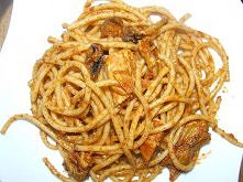 SPAGHETTI Z PASTĄ CURRY I PIERSIĄ KURCZAKA

Składniki:
makaron spaghetti Mamma Mia
nieduża pierś kurczaka
3-4 pieczarki
2 ząbki czosnku
1,5 łyżeczki pasty curry
3 łyżeczki konce...