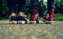 Które ? 
Vans vs Converse ?

(ja vans ♥)