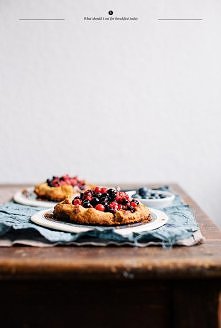 Galette z miksem owoców i m...