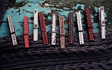 Drewniane spinacze i farba akrylowa. chyba komuś na prezent- jeszcze nie wiadomo :)