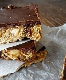 Krajanka "Jeżyki"

NA CIASTO:
4 łyżki brązowego cukru
125g twardego masła
175g mąki

Masło posiekać na mniejsze kawałki. Wszystkie składniki szybko zagnieść na jednoli...