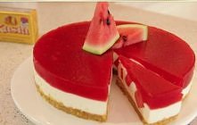 Arbuzowy przysmak;)

Lista składników
150 g Kasia
300 g pokruszonych herbatników
1/2 szklanki cukru (125g)
3 łyżki wody
MASA:
50 g żelatyny
600 g gęstego jogurtu
1/2 szklanki cu...