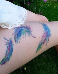 Tatuaż damski pióro piórko, featheer tattoo , Motyw pióra Zapraszam na blog