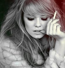 Dziewczyny mam problem: po 2,5 roku rzuciłam palenie (bez żadnej przerwy nie palę od ponad dwóch tygodni). Nie ciągnie mnie, czasem pomyślę o papierosie, jak mam nerwicę, ale rz...