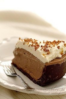 Mrożony sernik z nutellą

Składniki na spód:
300 g ciastek digestive z czekoladą
120 g nutelli
Formę o średnicy 21 cm wyłożyć papierem do pieczenia (dno). Ciastka i nutellę umie...