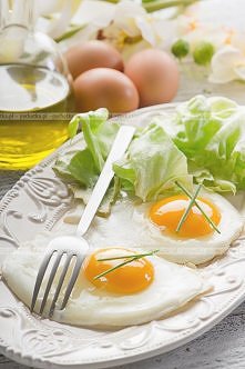 Jajka sadzone z serem