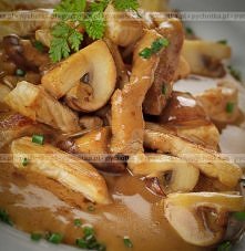 Gulasz z kurczaka z pieczarkami