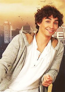 Usmiechnij sie. Robert to ciebie macha :D