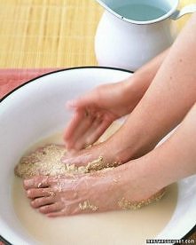 Zimne stopy są jedną z najbardziej irytujących skutków zimy. Nie zanurzajmy i...