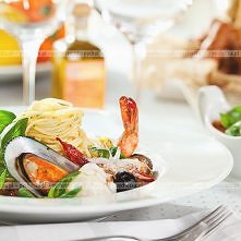 Spaghetti śródziemnomorskie z owocami morza